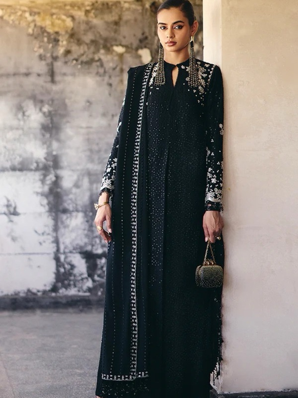 Brand new Suffuse outfit.